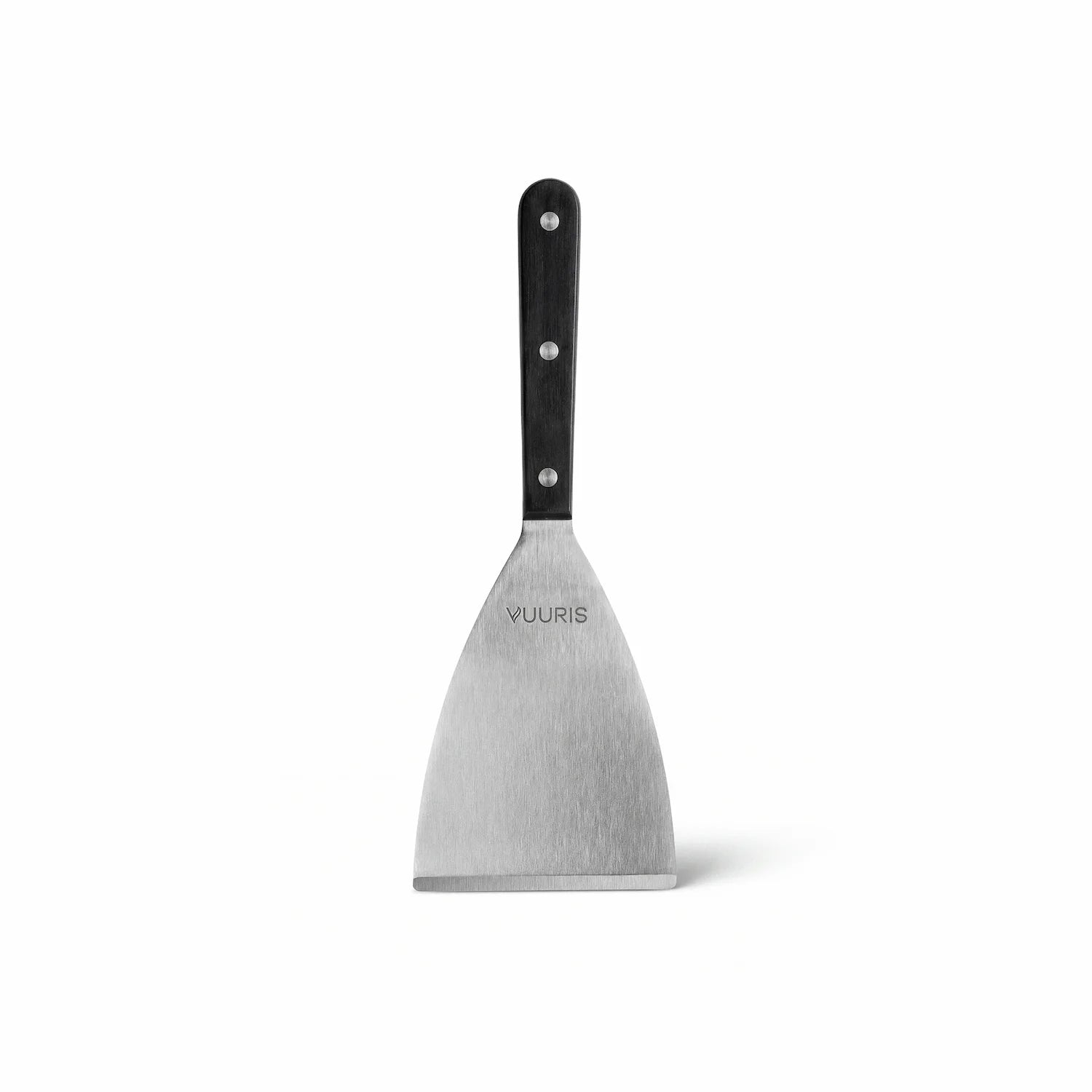 Vuuris straight scraper spatula with engraved stainless steel blade and thermoplastic handle, designed for cleaning and maintaining the Vuuris carbon steel cooking plate shown on a white studio background