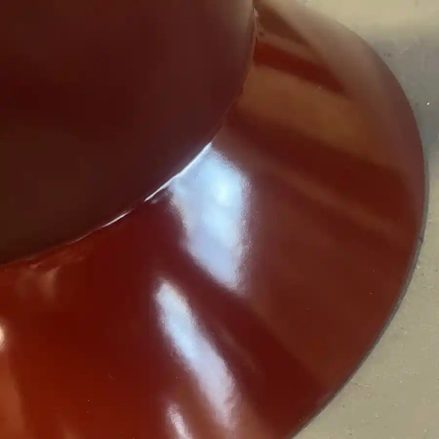 A close up shot of the large base coated in a new not-yet-release color for Vuuris: garnet color